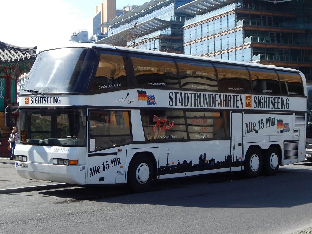 Neoplan Skyliner von Der Tempelhofer aus Deutschland in Berlin.