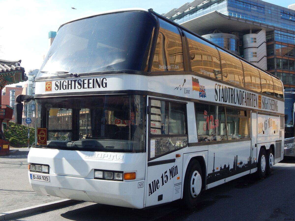 Neoplan Skyliner von Der Tempelhofer aus Deutschland in Berlin.