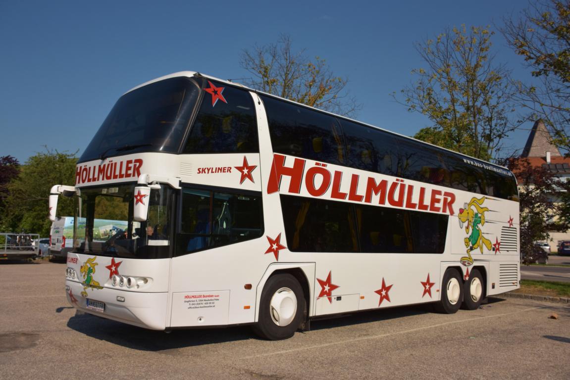 Neoplan Skyliner von Hllmller Reisen aus sterreich im Mai 2018 in Krems.