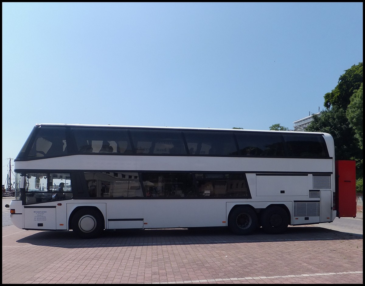 Neoplan Skyliner von HS travel service aus Deutschland im Stadthafen Sassnitz.