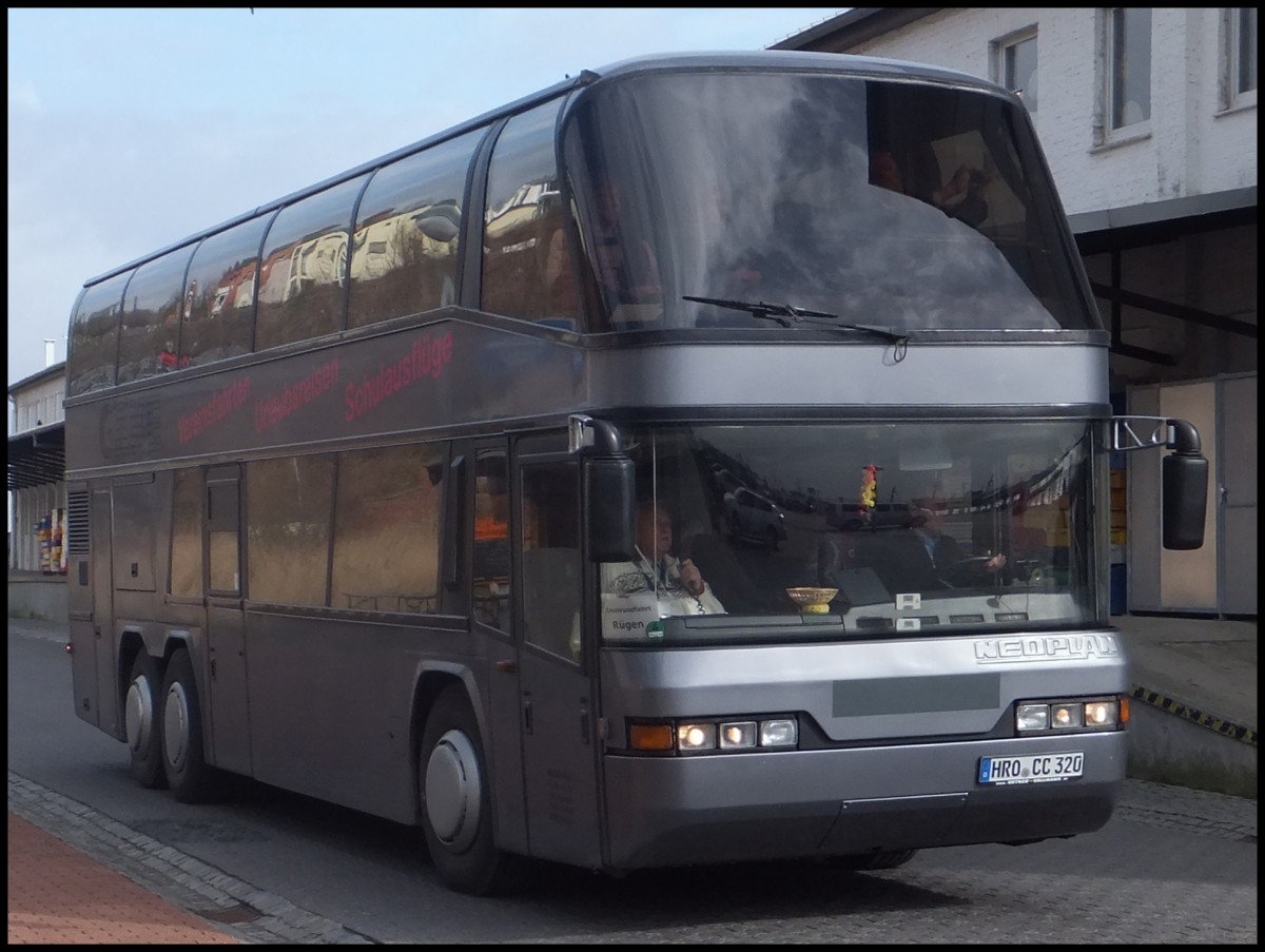 Neoplan Skyliner von Ostseeperle aus Deutschland in Sassnitz.