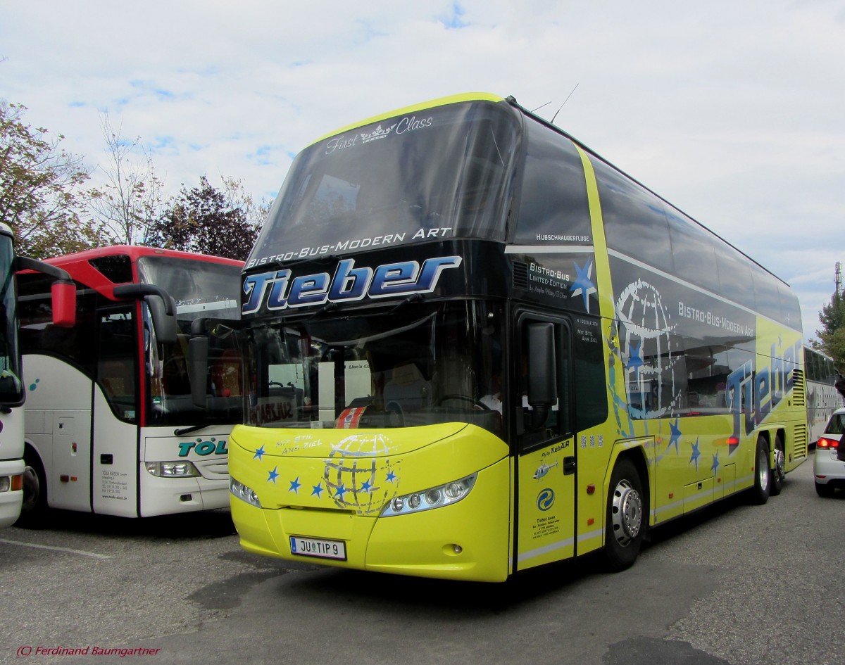 NEOPLAN SKYLINER von TIEBER Reisen aus sterreich im September 2013 in Krems gesehen.