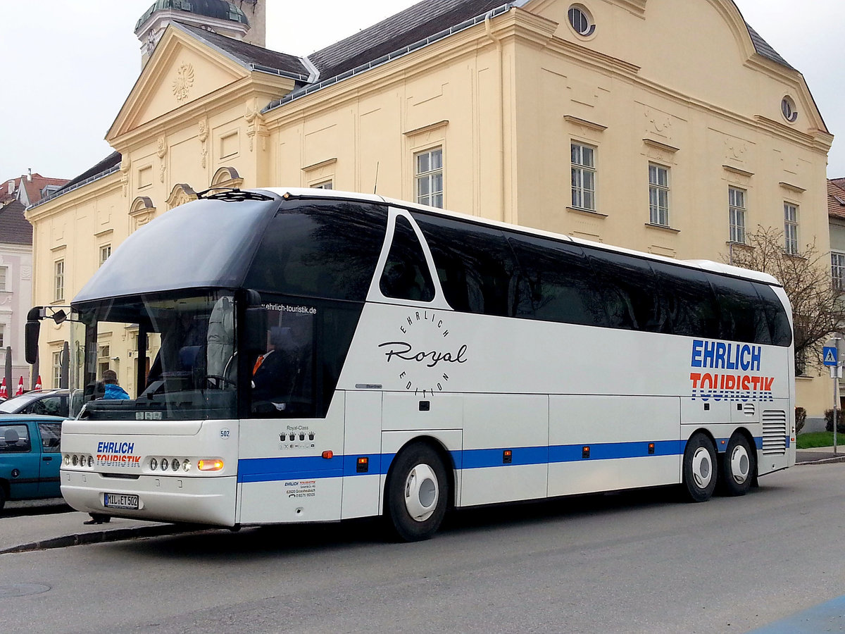 Neoplan Starliner von der Ehrlich Touristik aus der BRD in Krems.