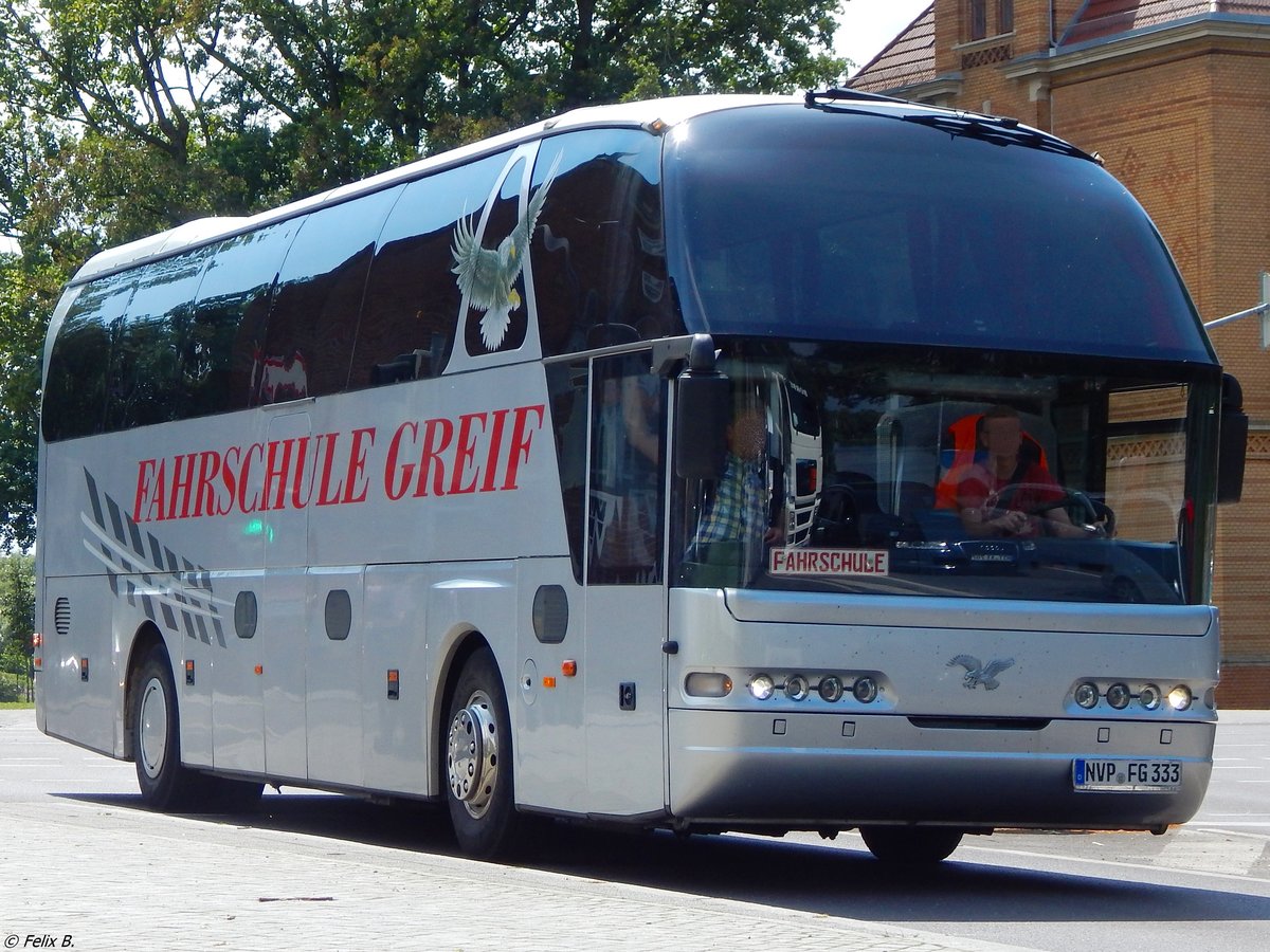 Neoplan Starliner von Fahrschule Greif aus Deutschland in Stralsund.