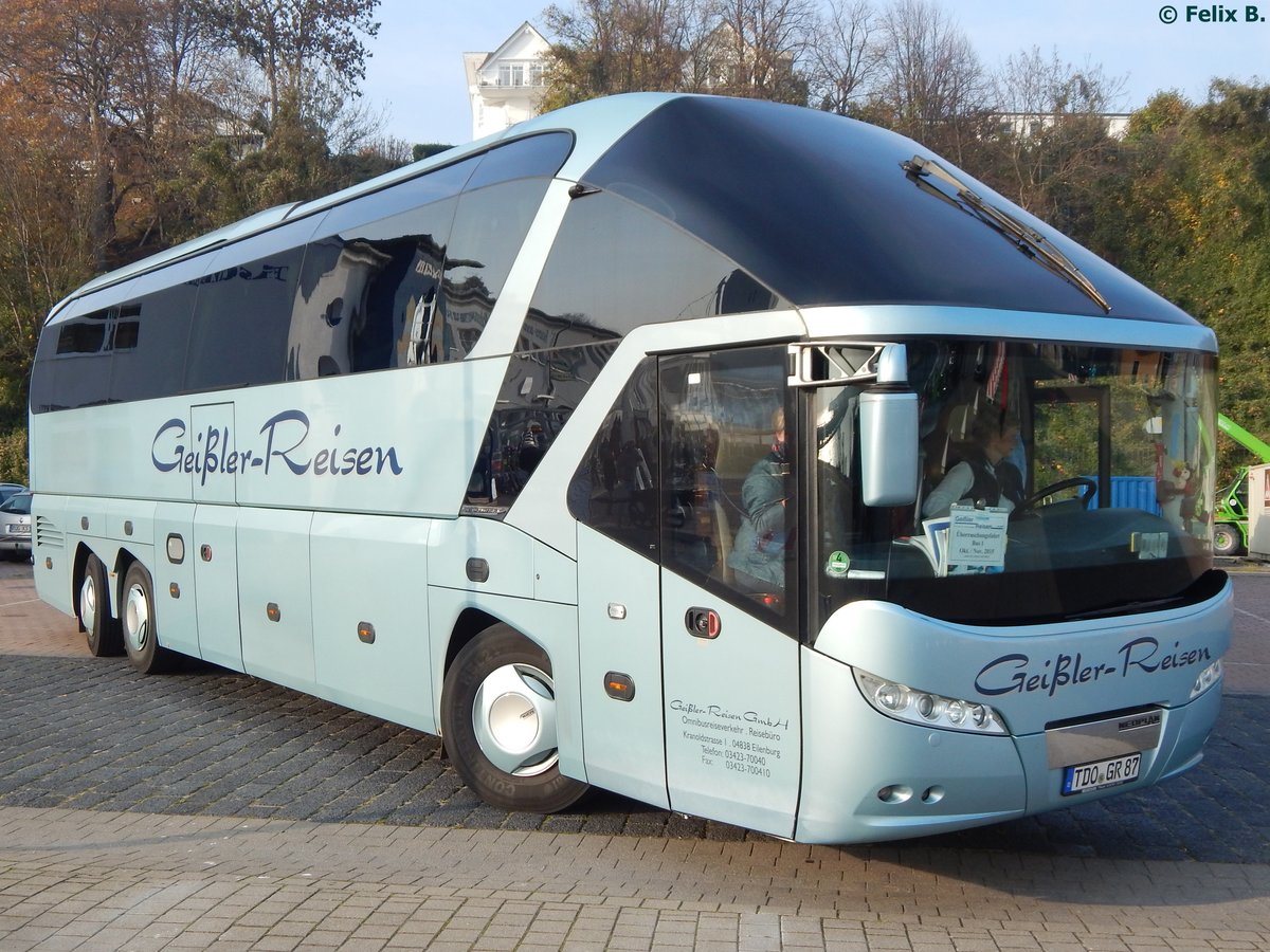 Neoplan Starliner von Geißler-Reisen aus Deutschland im Stadthafen Sassnitz.