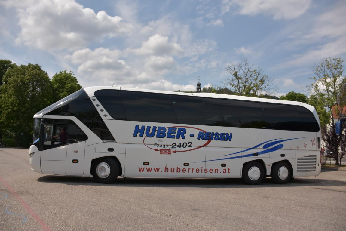 Neoplan Starliner von Huber Reisen aus sterreich im Mai 2018 in Krems.