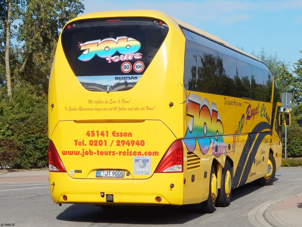 Neoplan Starliner von JobTours aus Deutschland in Waren. 