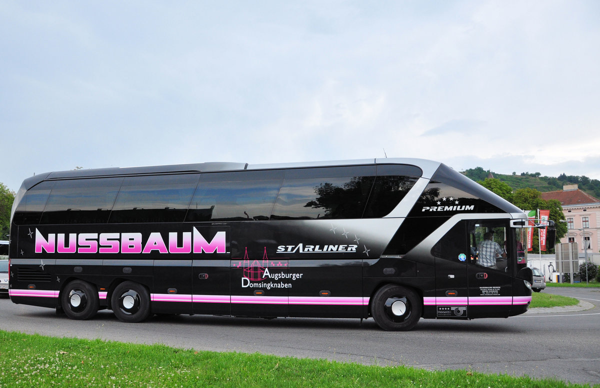 Neoplan Starliner von Nussbaum Reisen aus der BRD in Krems gesehen.