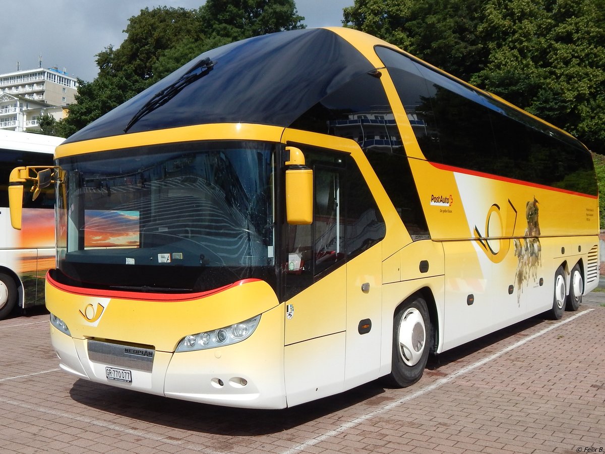 Neoplan Starliner von Postauto aus der Schweiz im Stadthafen Sassnitz.