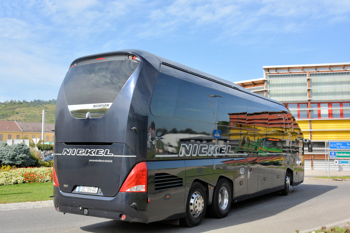 Neoplan Starliner vom Reisedienst Nickel aus der BRD in Krems gesehen. 