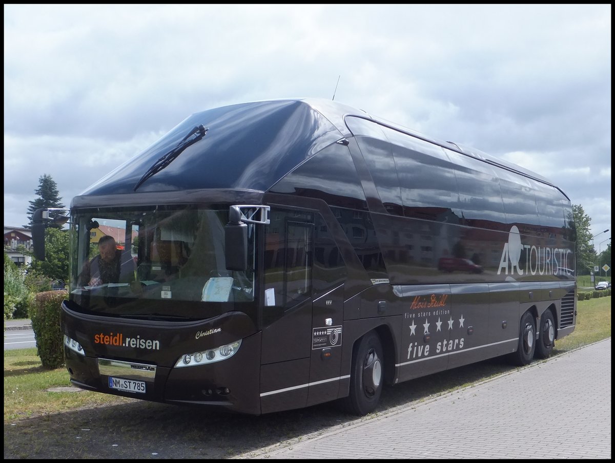 Neoplan Starliner von Steidl Reisen aus Deutschland in Sassnitz.