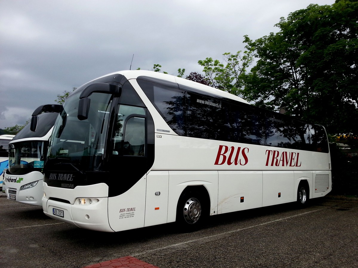 Neoplan Tourliner von Bus Travel  aus der CZ am 20.5.2015 in Krems.