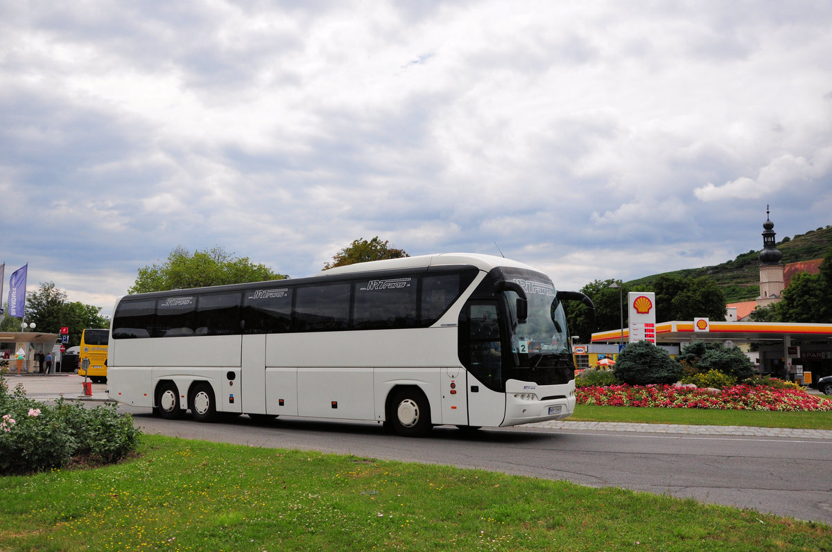 Neoplan Tourliner von der NRTrans aus der SK in Krems gesehen.