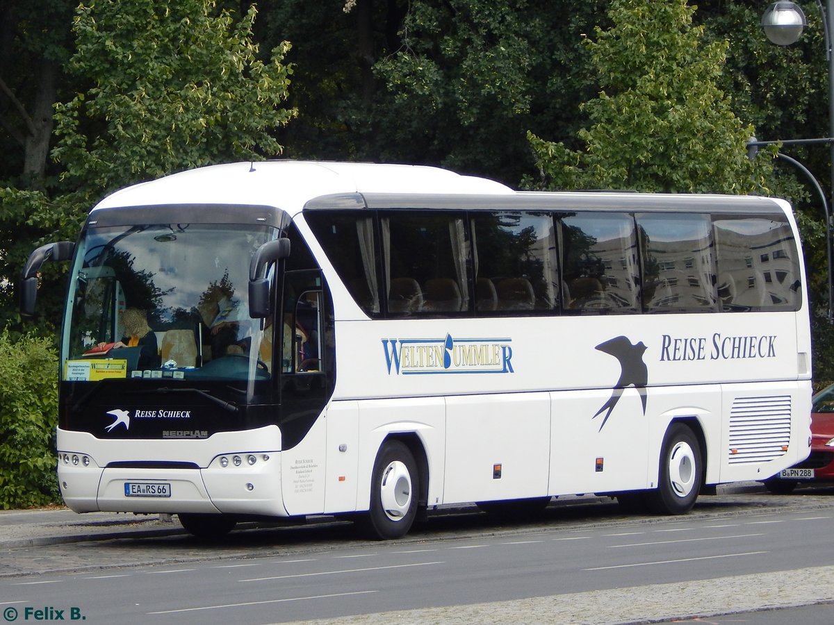 Neoplan Tourliner von Reise-Schieck aus Deutschland in Berlin.