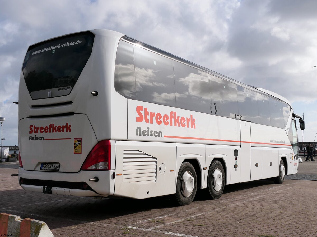 Neoplan Tourliner von Streefkerk Reisen aus Deutschland im Stadthafen Sassnitz.