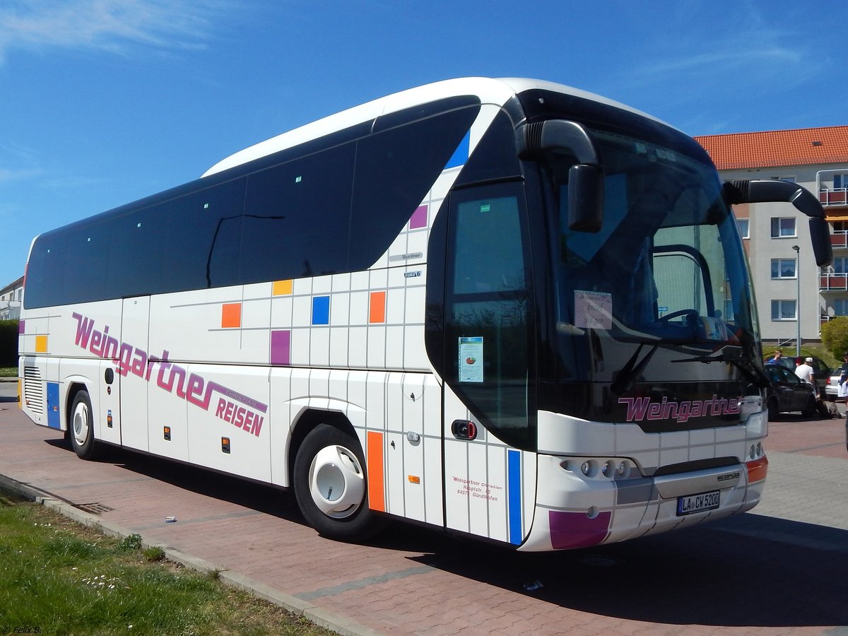 Neoplan Tourliner von Weingartner aus Deutschland in Sassnitz.