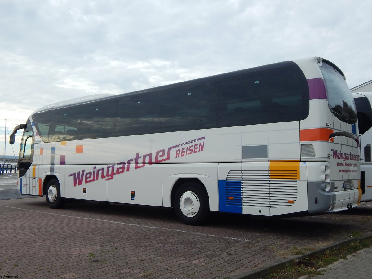 Neoplan Tourliner von Weingartner aus Deutschland im Stadthafen Sassnitz. 