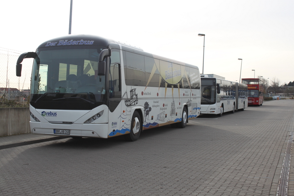 Neoplan Trendliner,MAN Niederflurbus 3.Generation(Lion's City)und MAN Doppelstockbus abgestellt am 02.04.2016 in Hhe Rostock Hauptbahnhof/Sd.