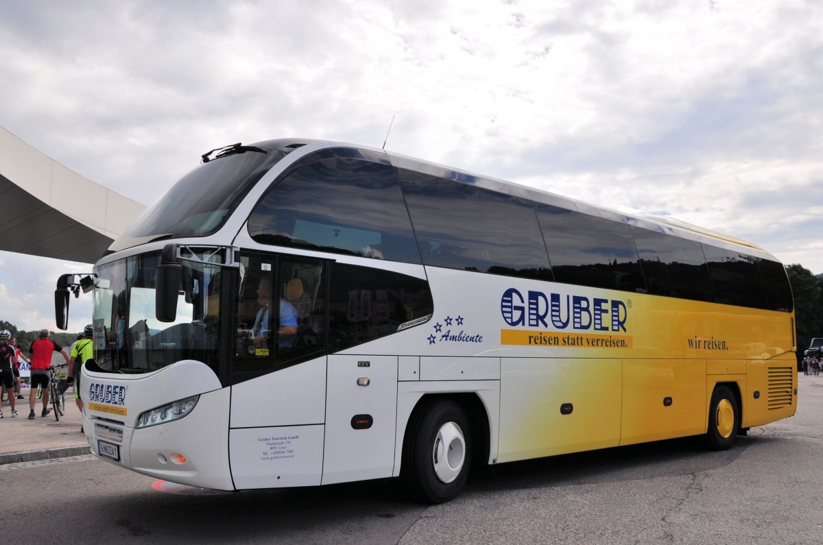 Neoploan Cityliner von Gruber Reisen aus sterreich am 12.Juli 2014 in Krems gesehen.