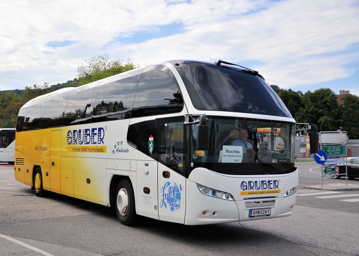 Neoploan Cityliner von Gruber Reisen aus sterreich am 12.Juli 2014 in Krems gesehen.