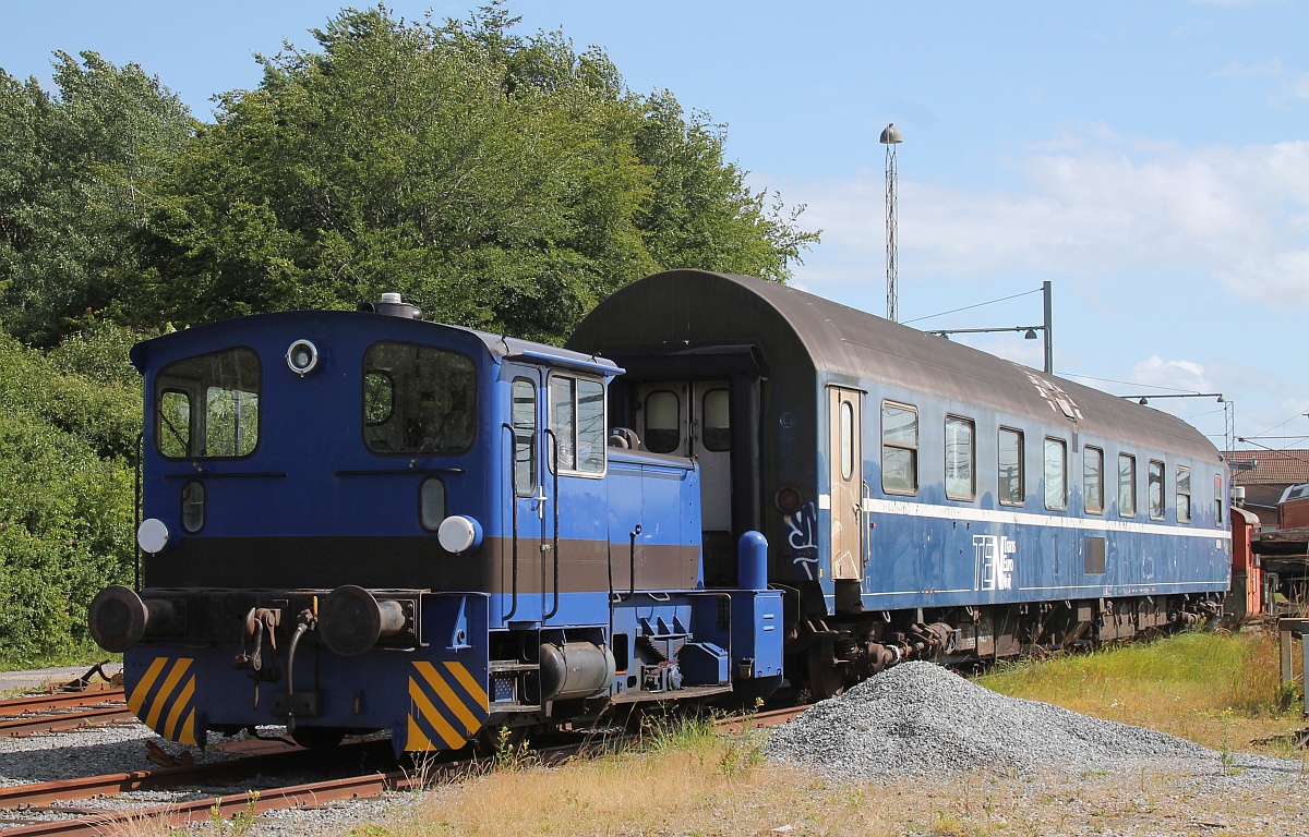 Neu aufgebaute Strukton Köf mit ehemaligem TEN Schlafwagen(Schlieren 1975, ex DSB Wlabm 75-70 460) registriert unter 71 86 75-70 460-2. Padborg/DK 05.07.2020