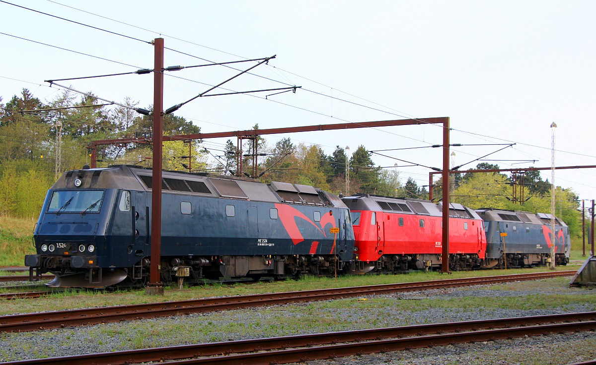 Neu bei der DBSC....die ex DSB Litra ME 1524 1533 und 1526 abgestellt in Pattburg/DK. 01.05.2022