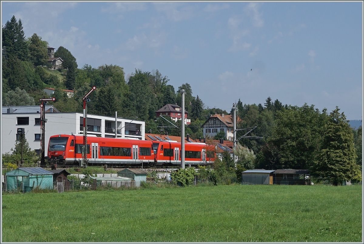 Nicht ganz so einfach zeigte sich das Einfangen des Motiv  Formsignale Enzisweier , hier mit zwei DB 650 Triebwagen auf dem Weg nach Lindau Insel.

14. August 2021