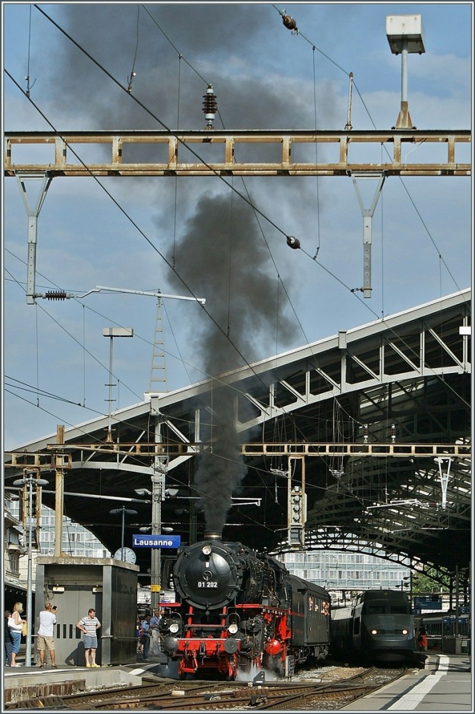 Nicht nur die Lok, auch die Rauchfahne finde ich beeindruckend.
Lausanne, den 24. Mai 2009