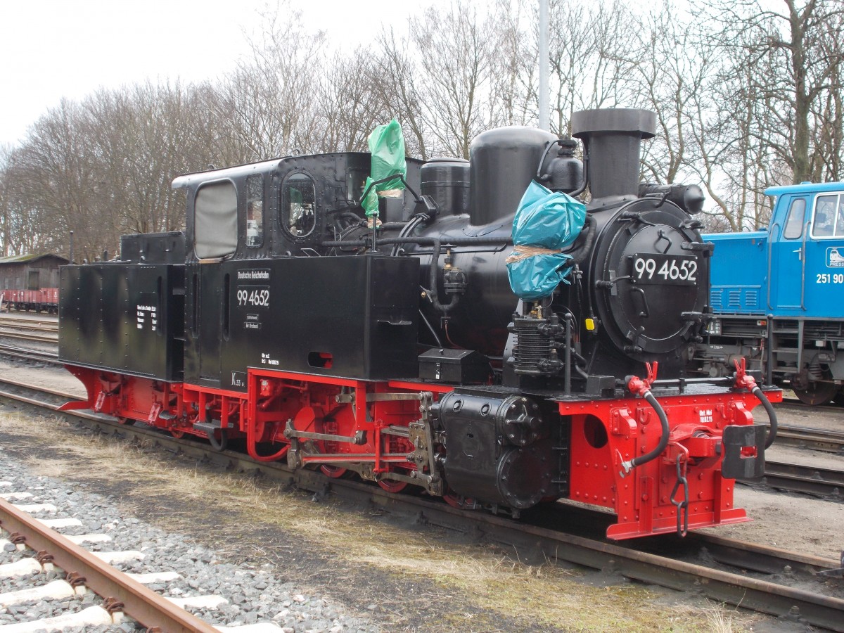 Niemand störte mich,am 29.März 2015,als ich 99 4652 in Putbus fotografierte.