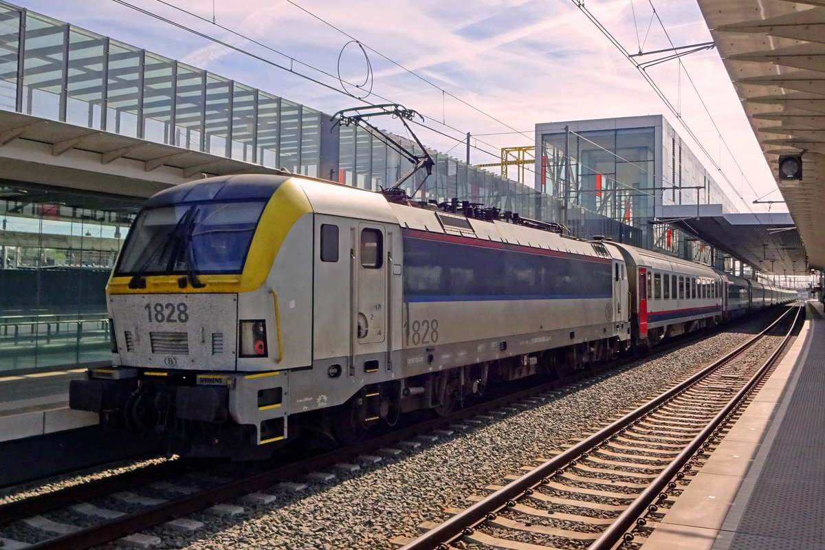 NMBS 1828 steht am 23 Mai 2019 in Gent Sint-Pieters.