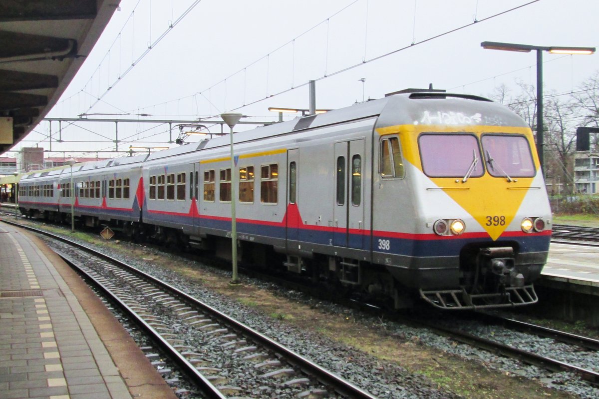 NMBS 398 verlässt Maastricht am 12 Dezember 2013.