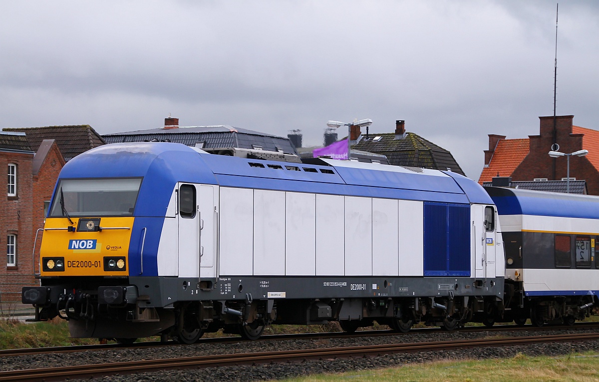 NOB 223 053-0/DE2000-01 als Portrait aufgenommen. Husum-Nord 26.03.2014