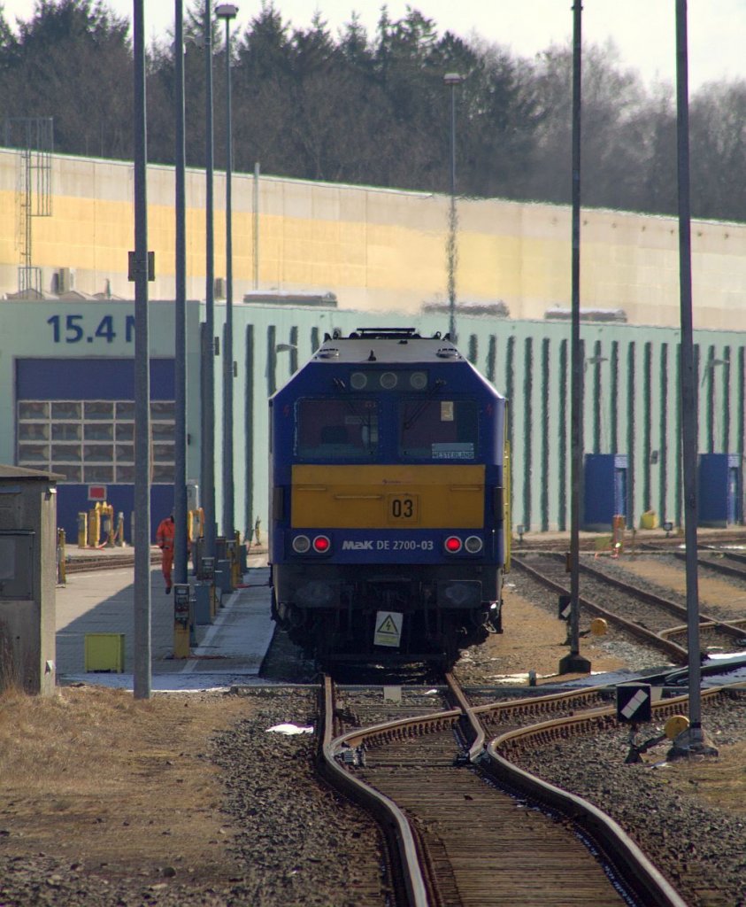 NOB MaK DE2700-03/251 003-0 beim  warm laufen  im Bereich des NOB-Bw Husum. 31.03.2013