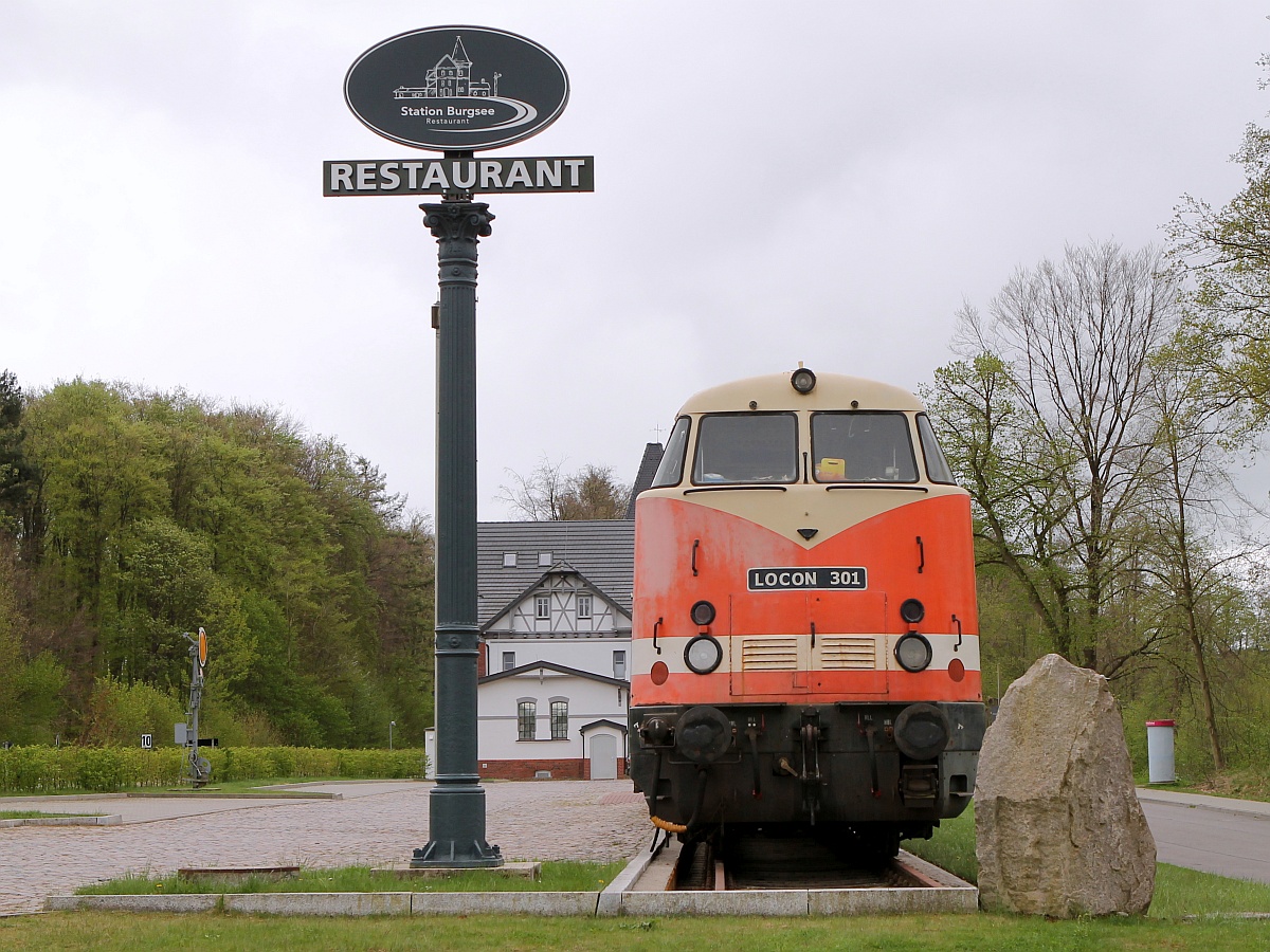 Noch als Locon 301(228 656-5) bezeichnet das neue Denkmal an der Station Gadebusch. 25.04.2018