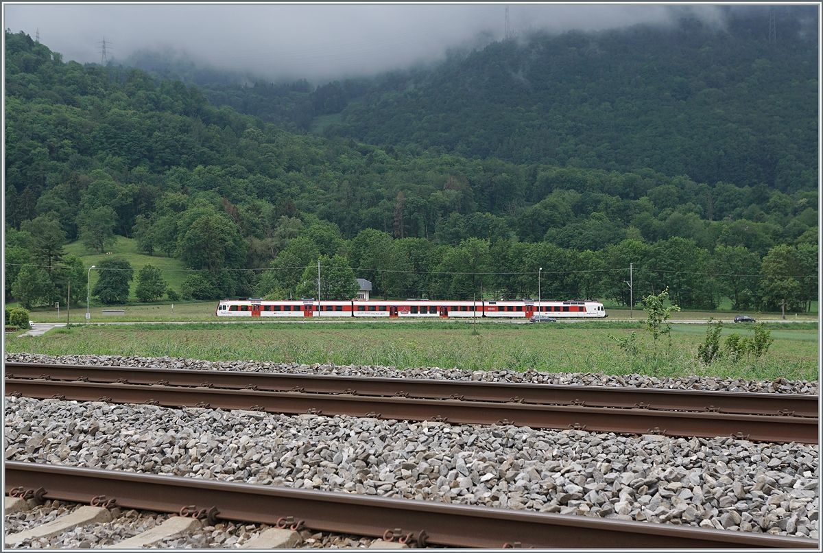 Noch einmal ein Region Alps Domino ist auf der Strecke Richtung St-Gingolph, mit den Gleisen der Rohnetal Strecke im Vordergrund. 

14. Mai 2020