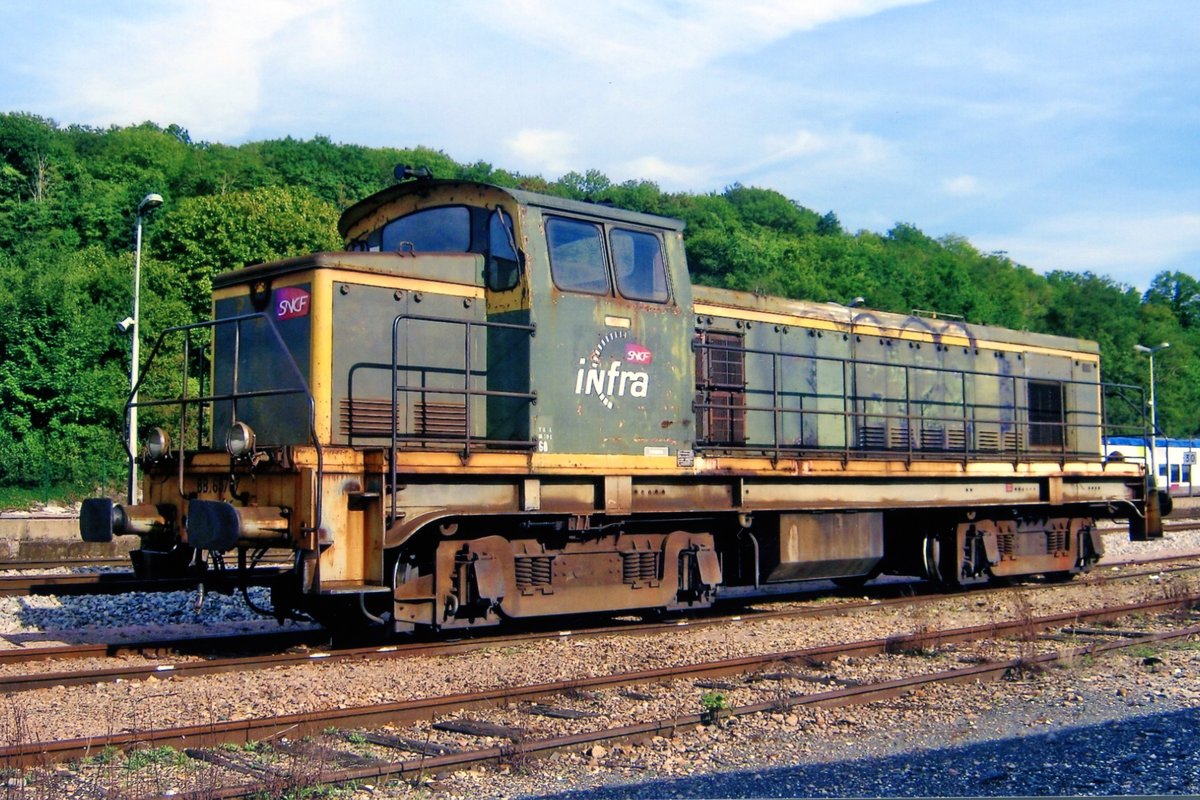 Noch immer in Altlackierung práentiert sich 63707 in Longueville am 19 September 2010.