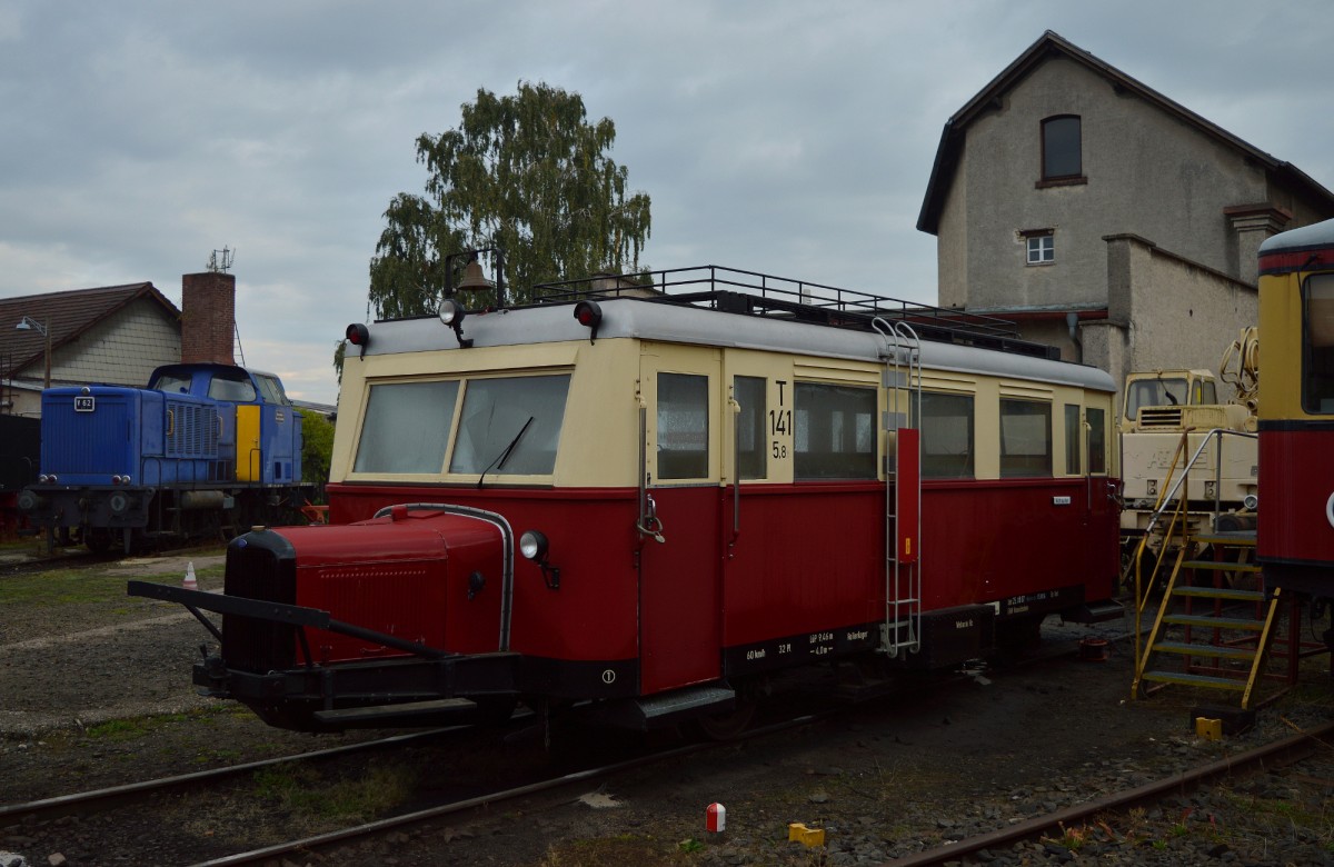 Noch war am Morgen des 20.09.2015 ruhe im Eisenbahnmuseum Darmstadt-Kranichstein. Der T 141 taut so langsam auf und wartet auf neue Gäste.