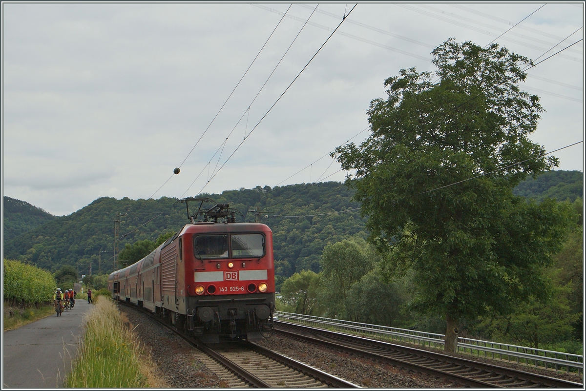 Nocheinmal die 143 925-6, diesemal mit dem RE von Koblenz nach Saarbrücken. 
20. Juni 2014