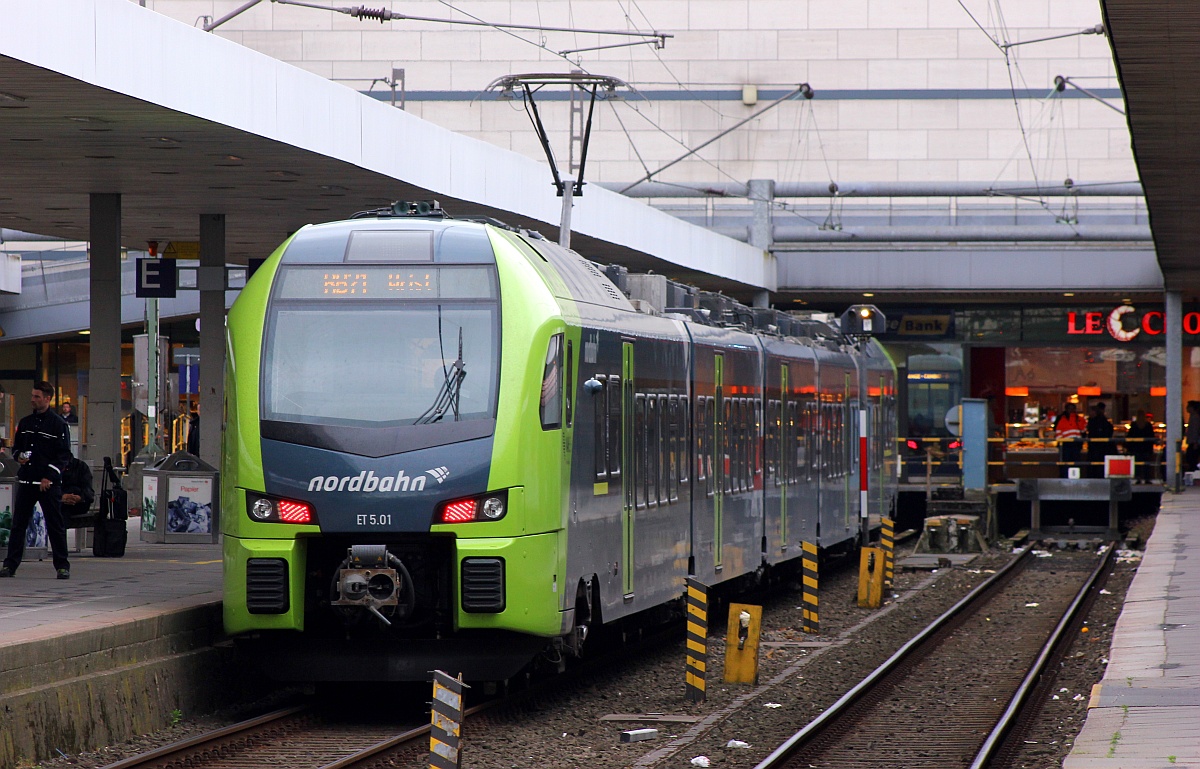 Nordbahn ET 5.01/1429 001-9 steht hier im Bhf Hamburg-Altona und wartet auf seine nächste Tour. 16.06.2015