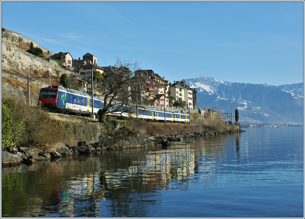 Normalerweise besteht dieser Zug aus anderen Wagen und ist etwas länger, aber aus mir unbekannten Gründen war heute, und wird auch noch morgen, der IR 1426 mit diesen fünf Wagen unterwegs.
(01.01.2014)