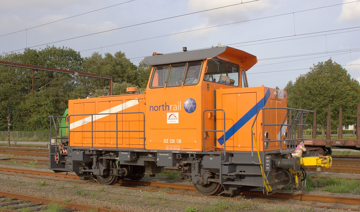 Northrail/TXL 322 220 130(ex DSB MK 611) wartet am Bhf Padborg auf die Schweerbau E40. 12.09.2020