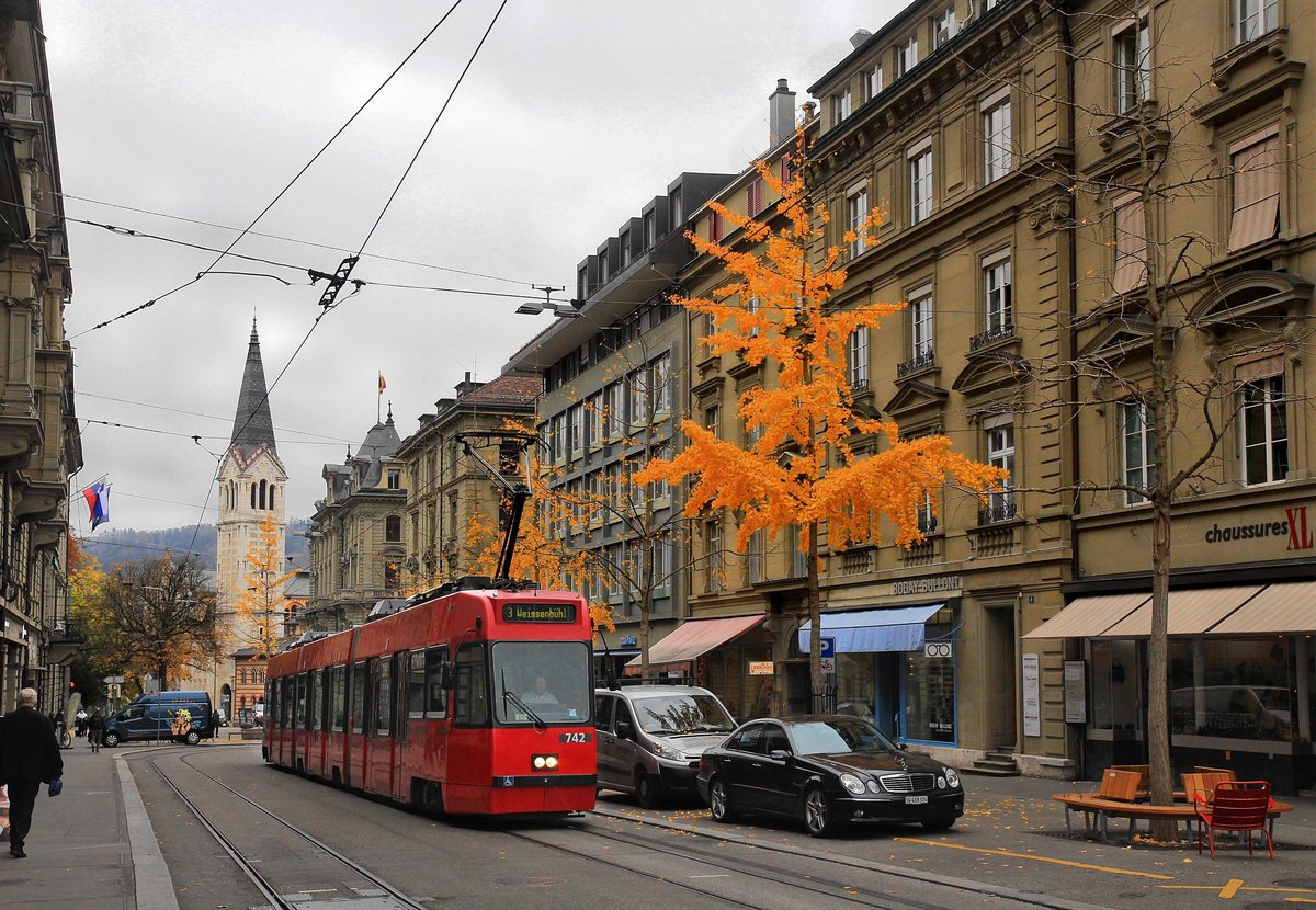November-Impressionen aus Bern: Be 4/8 742 in der Schwanengasse beim Bahnhof Bern, 6.November 2020.  