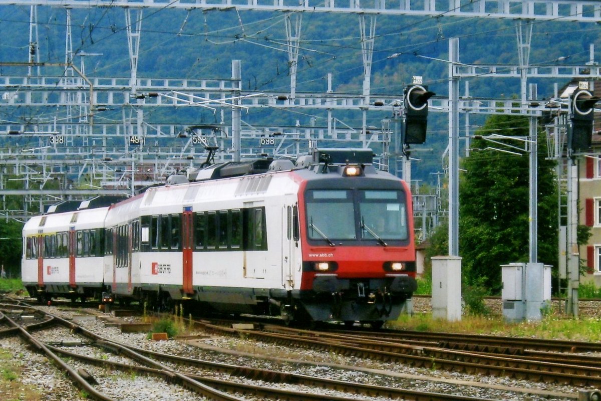 NPZ/Domino 560 303 durchfahrt Bienne am 26 September 2010. 