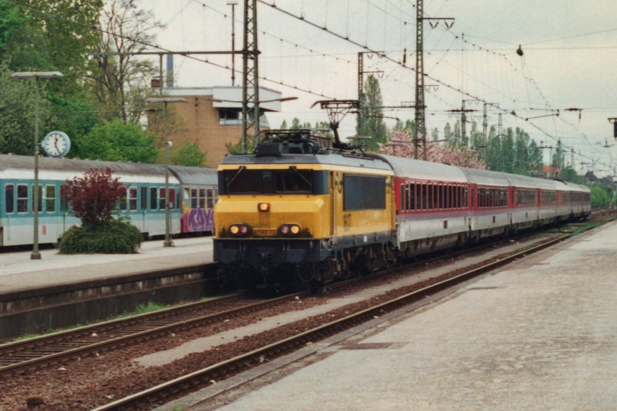 NS 1607 steht am 10 Mai 1995 in Emmerich. 