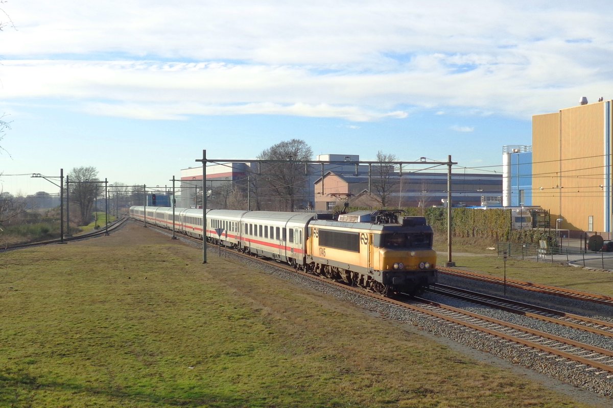 NS 1745 zieht der IC-Berlijn durch Barneveld Noord am 24 Februar 2019.