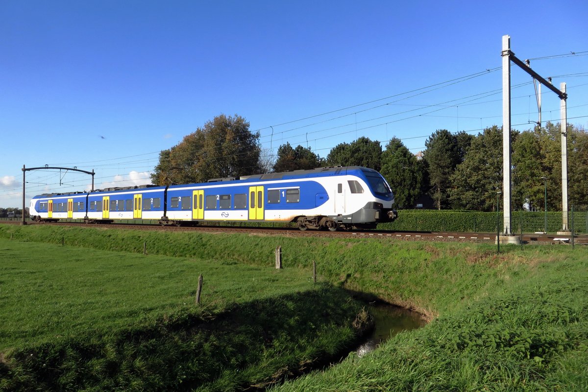 NS 2202 durchfahrt Hulten am 4 November 2020.