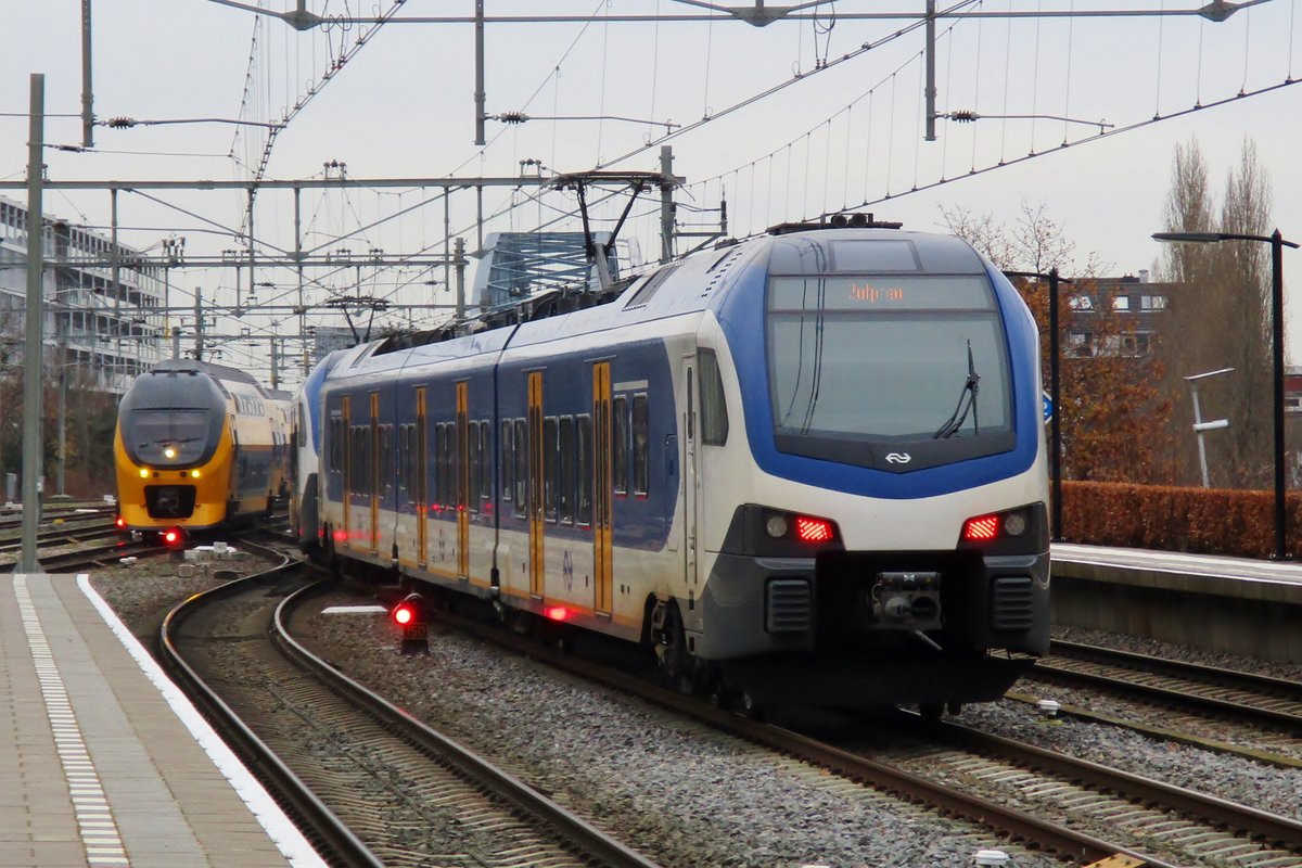 NS 2213 verlässt am 18 Dezember 2017 Nijmegen.