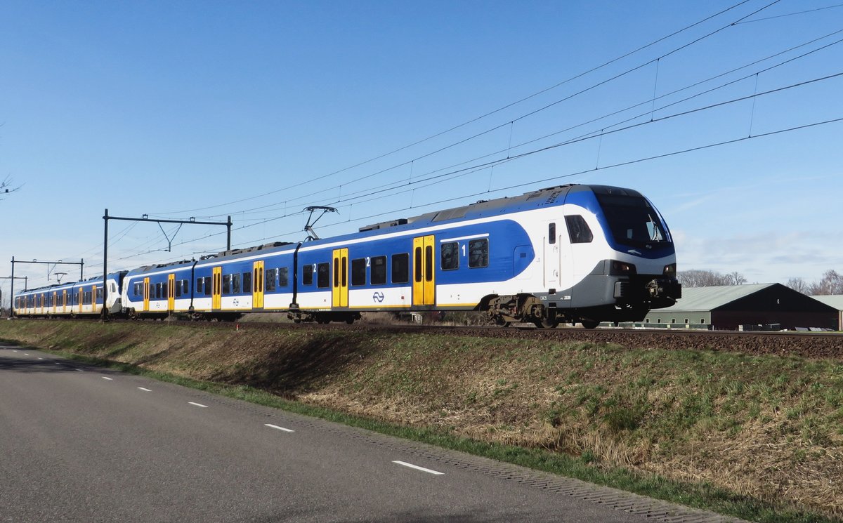 NS 2228 durchfahrt Boxtel am 24 Februar 2021.