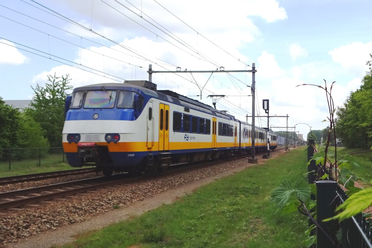 NS 2953 durchfahrt am 12 Mai 2019 Alverna.