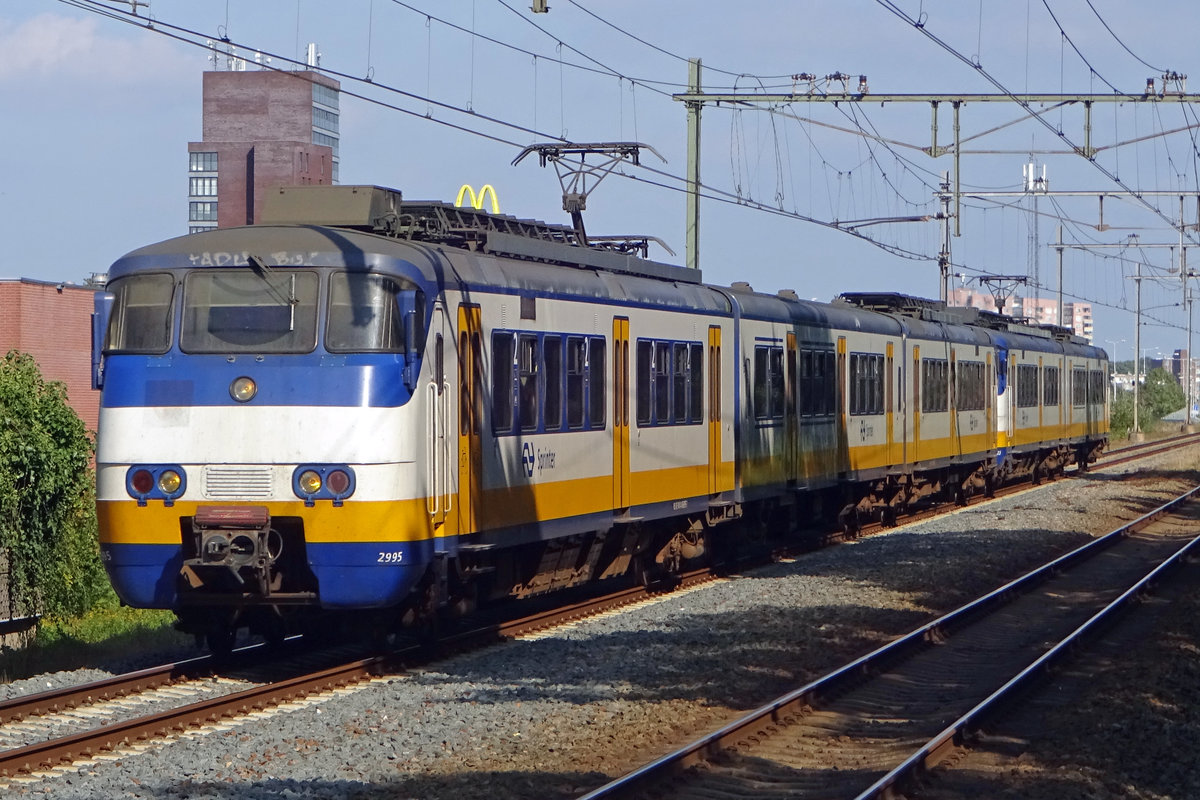 NS 2995 treft in Nijmegen-Dukenburg ein am 12 September 2019. 